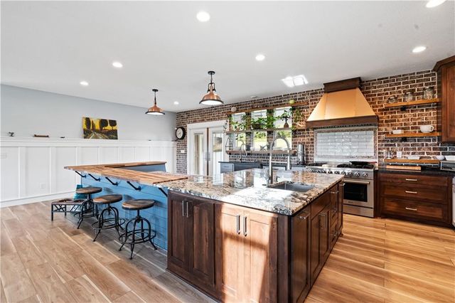 1703 SW Hawes Lane, Oak Grove, MO 64075