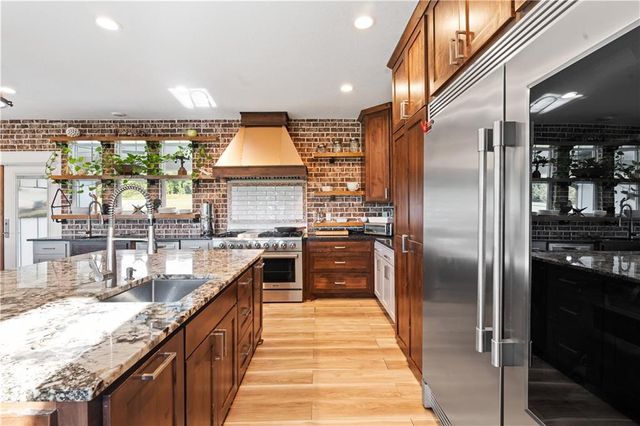 1703 SW Hawes Lane, Oak Grove, MO 64075