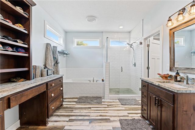 1703 SW Hawes Lane, Oak Grove, MO 64075