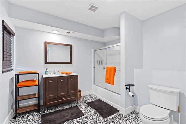 1703 SW Hawes Lane, Oak Grove, MO 64075