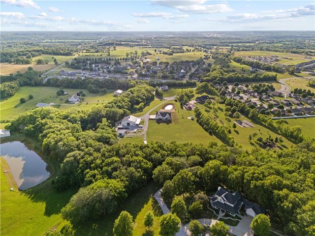 1703 SW Hawes Lane, Oak Grove, MO 64075