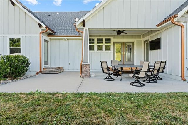 1703 SW Hawes Lane, Oak Grove, MO 64075