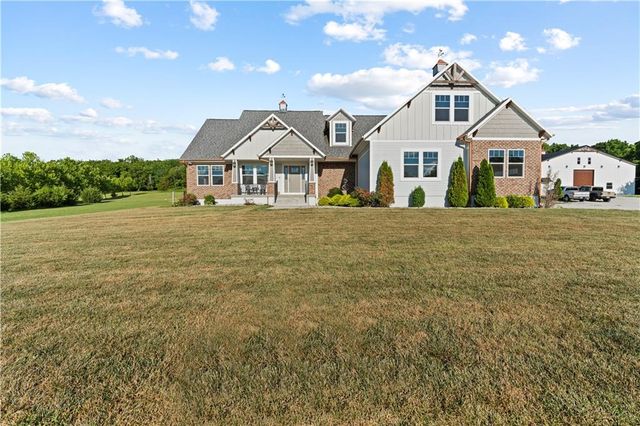 1703 SW Hawes Lane, Oak Grove, MO 64075