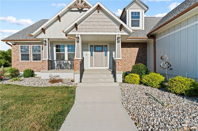 1703 SW Hawes Lane, Oak Grove, MO 64075