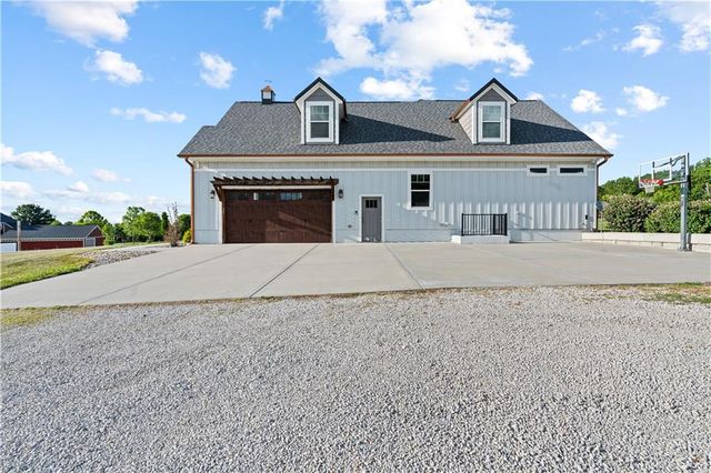 1703 SW Hawes Lane, Oak Grove, MO 64075