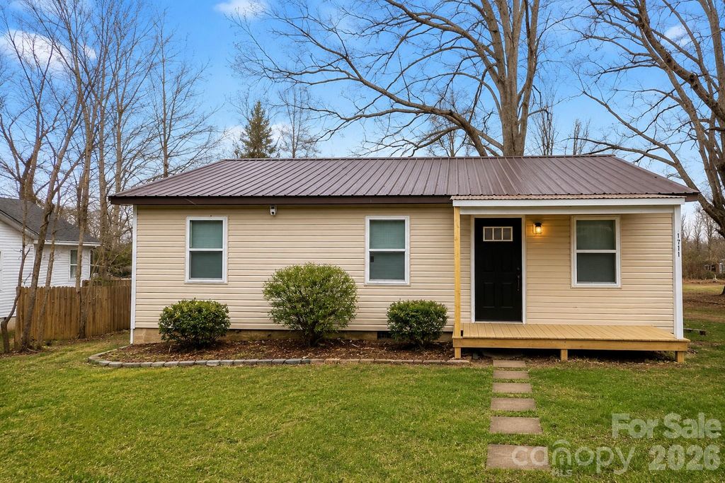 1711 Younger Avenue, Statesville, NC 28677