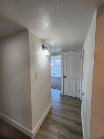 940 E Lyndale Drive, Tulare, CA 93274