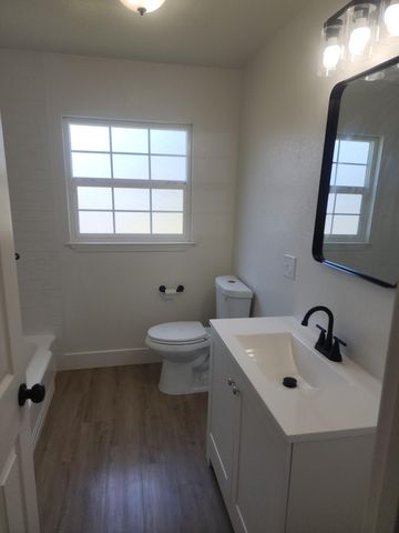 940 E Lyndale Drive, Tulare, CA 93274