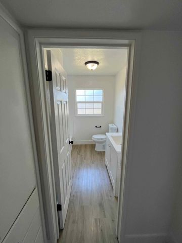 940 E Lyndale Drive, Tulare, CA 93274