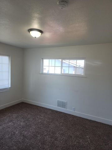940 E Lyndale Drive, Tulare, CA 93274