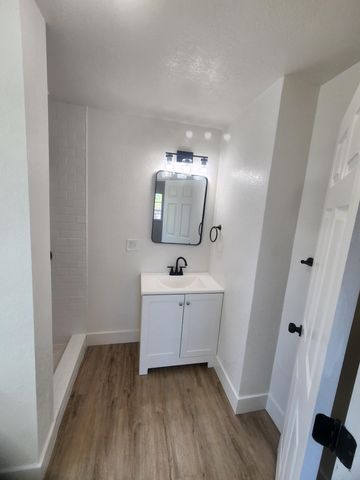 940 E Lyndale Drive, Tulare, CA 93274