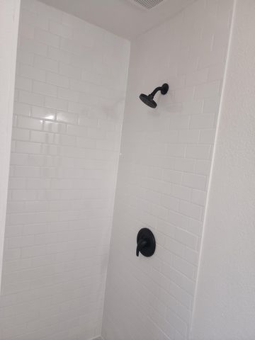 940 E Lyndale Drive, Tulare, CA 93274