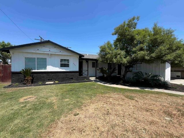 940 E Lyndale Drive, Tulare, CA 93274