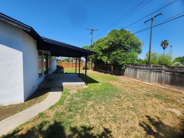 940 E Lyndale Drive, Tulare, CA 93274