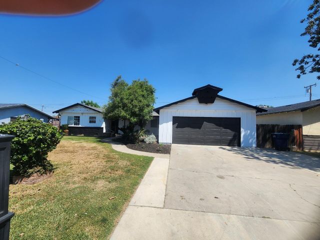940 E Lyndale Drive, Tulare, CA 93274