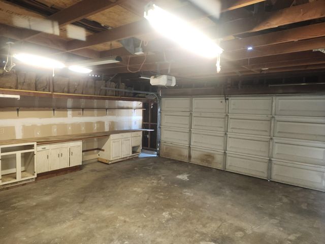 940 E Lyndale Drive, Tulare, CA 93274