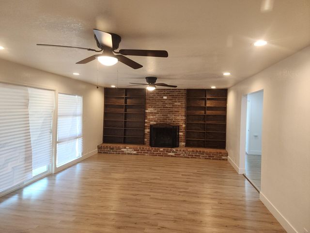 940 E Lyndale Drive, Tulare, CA 93274