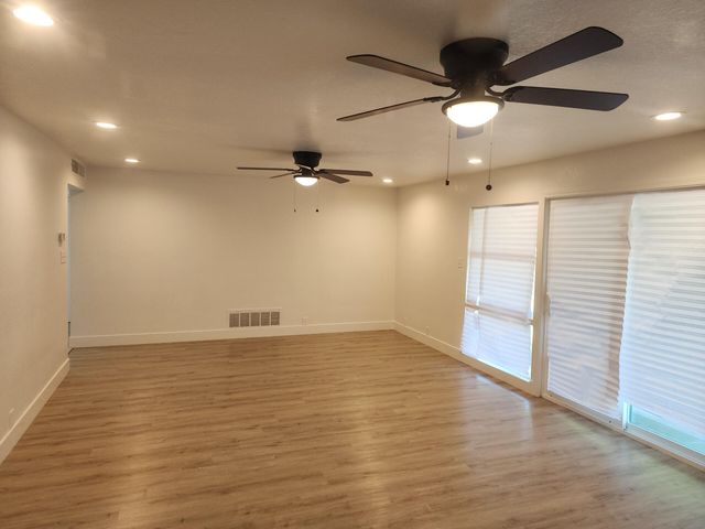 940 E Lyndale Drive, Tulare, CA 93274