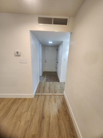 940 E Lyndale Drive, Tulare, CA 93274
