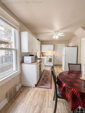 2620 Botsford Street, Hamtramck, MI 48212