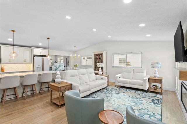 6947 S SHORE DRIVE S, South Pasadena, FL 33707