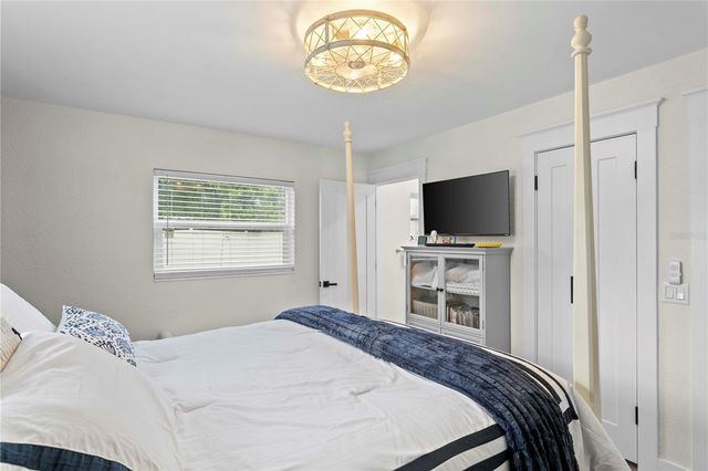 6947 S SHORE DRIVE S, South Pasadena, FL 33707