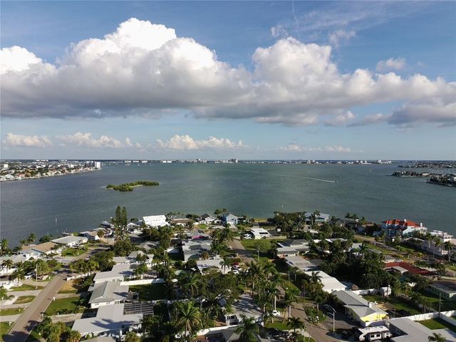 6947 S SHORE DRIVE S, South Pasadena, FL 33707