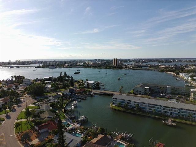 6947 S SHORE DRIVE S, South Pasadena, FL 33707