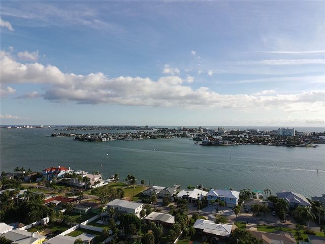 6947 S SHORE DRIVE S, South Pasadena, FL 33707