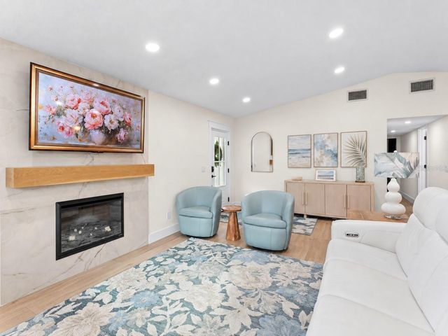 6947 S SHORE DRIVE S, South Pasadena, FL 33707