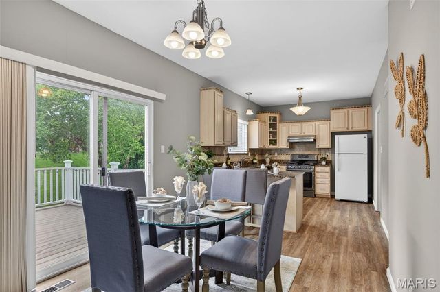 2225 Ameling Manor Drive, Maryland Heights, MO 63043
