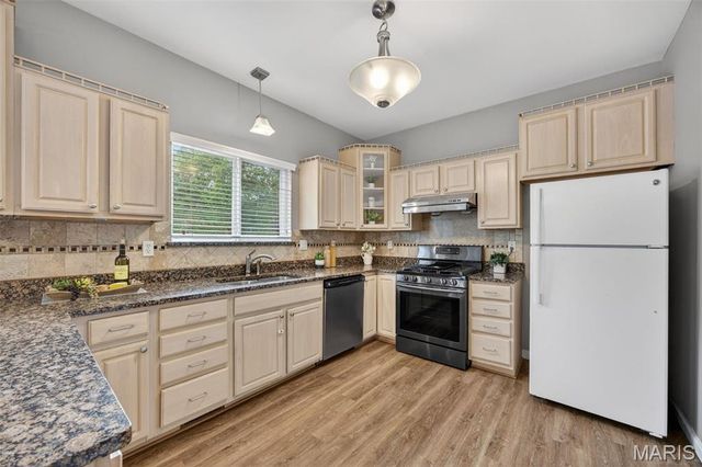 2225 Ameling Manor Drive, Maryland Heights, MO 63043