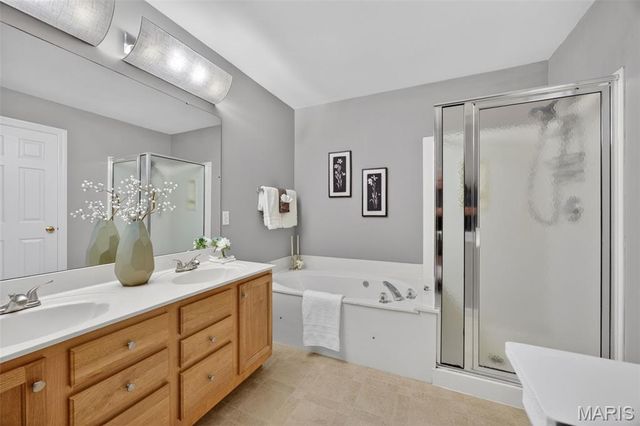 2225 Ameling Manor Drive, Maryland Heights, MO 63043