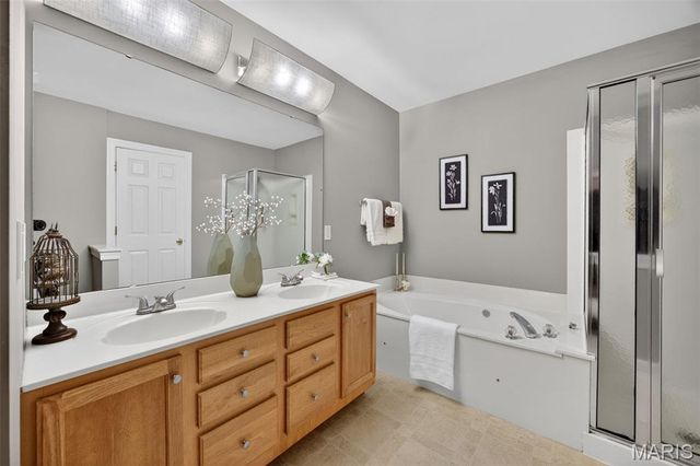 2225 Ameling Manor Drive, Maryland Heights, MO 63043