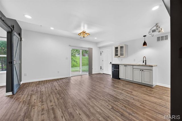 2225 Ameling Manor Drive, Maryland Heights, MO 63043