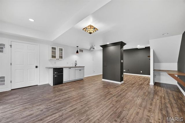 2225 Ameling Manor Drive, Maryland Heights, MO 63043