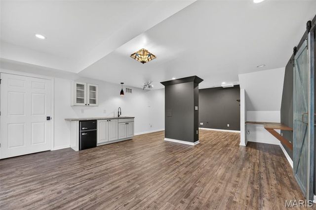 2225 Ameling Manor Drive, Maryland Heights, MO 63043