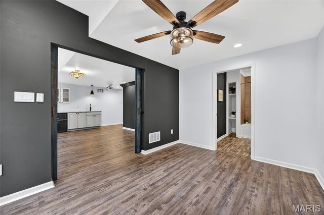 2225 Ameling Manor Drive, Maryland Heights, MO 63043