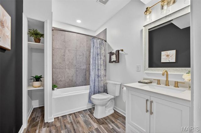 2225 Ameling Manor Drive, Maryland Heights, MO 63043