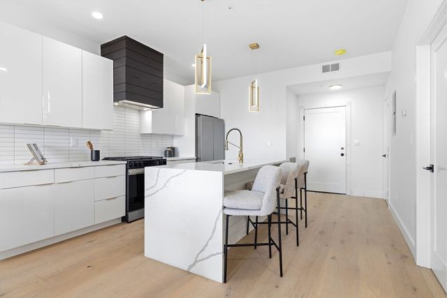 66 Mcgrath 201, Quincy, MA 02169