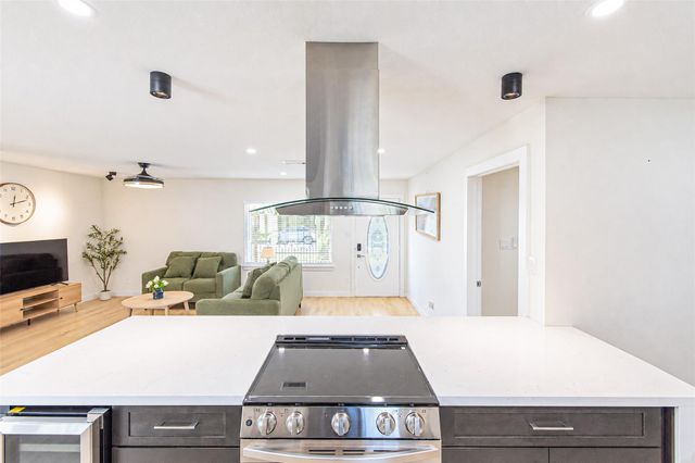 5326 De Lange Lane, Houston, TX 77092