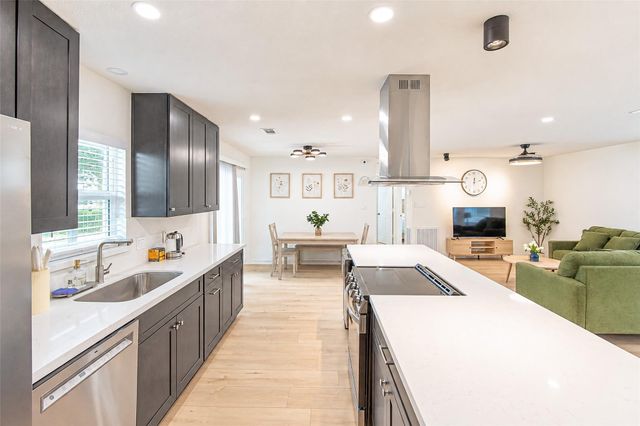 5326 De Lange Lane, Houston, TX 77092