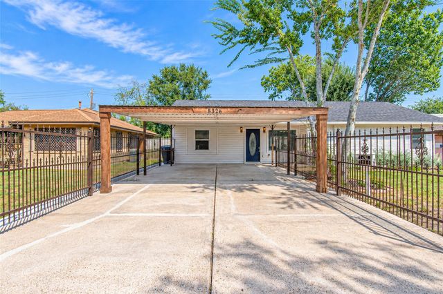 5326 De Lange Lane, Houston, TX 77092