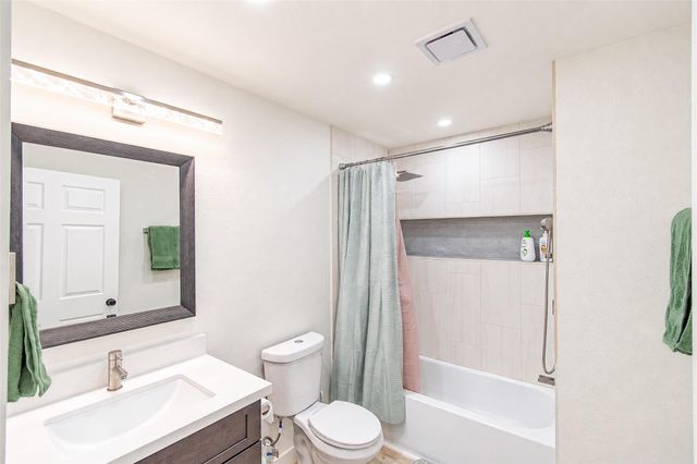 5326 De Lange Lane, Houston, TX 77092