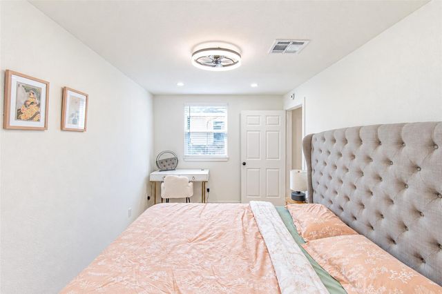 5326 De Lange Lane, Houston, TX 77092