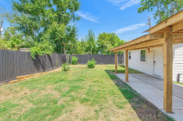 5326 De Lange Lane, Houston, TX 77092