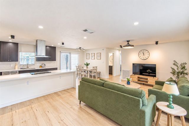 5326 De Lange Lane, Houston, TX 77092