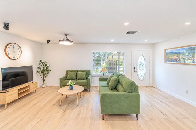 5326 De Lange Lane, Houston, TX 77092