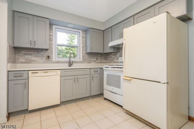 107 Huckleberry Ct, Readington Twp., NJ 08887