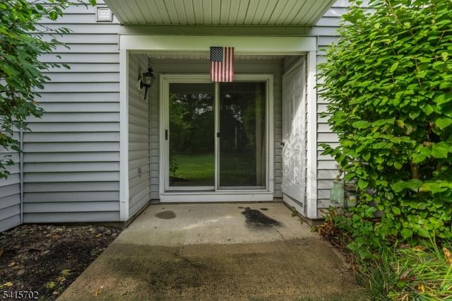 107 Huckleberry Ct, Readington Twp., NJ 08887